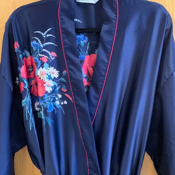 Vintage Kimono Style Satin Floral Long Navy Long Robe Women Sz 10– 12 Made in UK - Picture 5 of 17